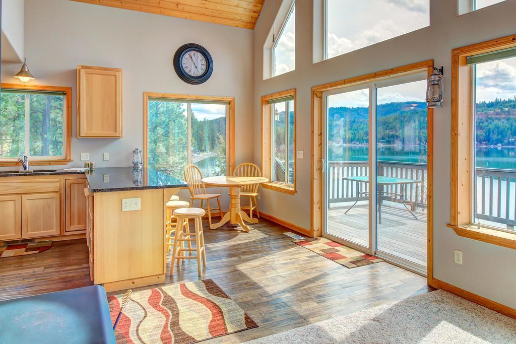 Beautiful Lake Coeur D'Alene Cabin On The Bay Hotel Mica Luaran gambar